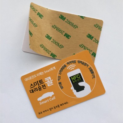 CYMK tryckt NTAG203 NFC kort med klistermärke